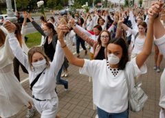 Belarus election: Women form 'solidarity chains' to condemn crackdown