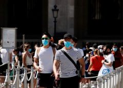 Young people are main target for Paris mask rule