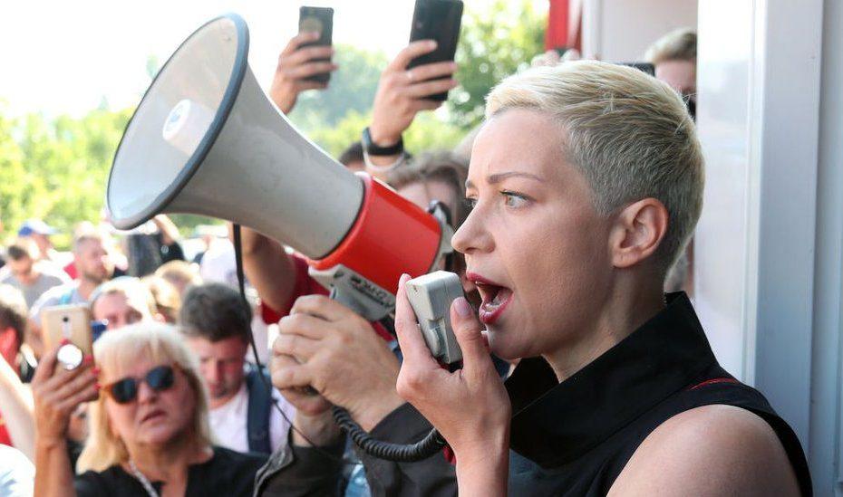 Belarus protests: Kolesnikova 'resists expulsion' on Ukraine border