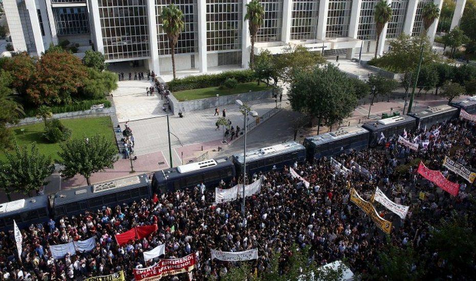 Greece Golden Dawn: Neo-Nazi Leaders Guilty of Running Crime Gang