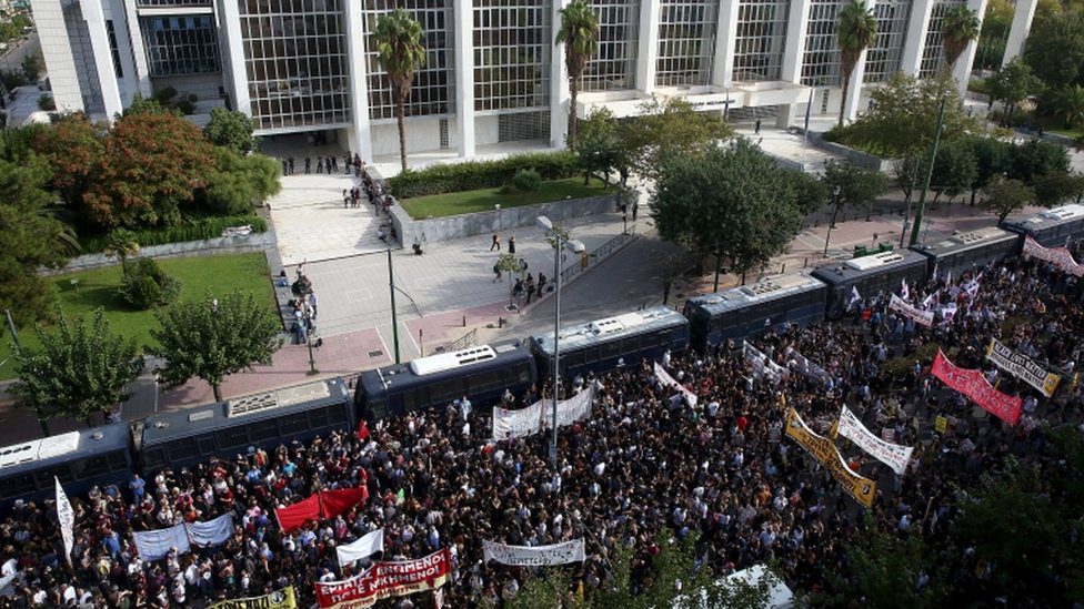 Greece Golden Dawn: Neo-Nazi Leaders Guilty of Running Crime Gang