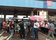 #EndSARS Protesters Defy Rain, Shut Lekki Toll Gate Again