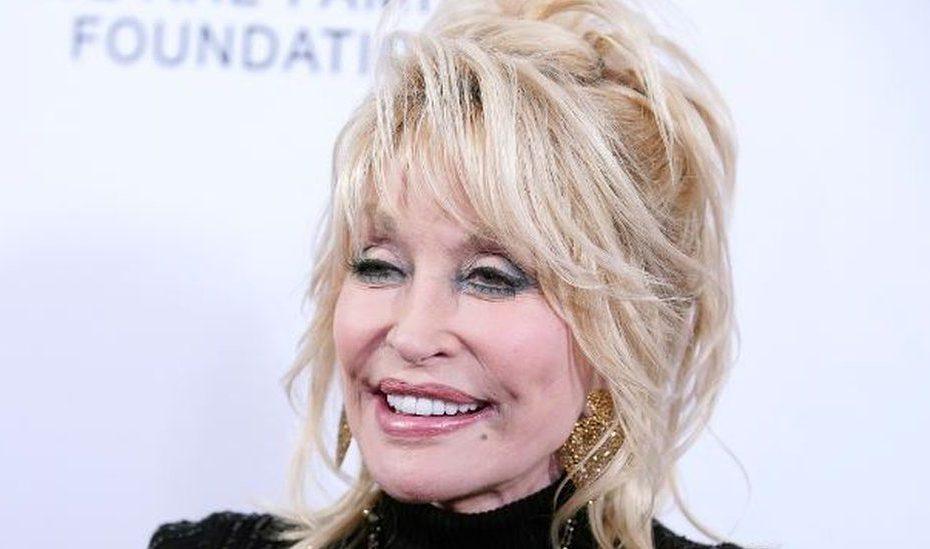 Dolly Parton 'Honoured and Proud' to Help Covid-19 Battle