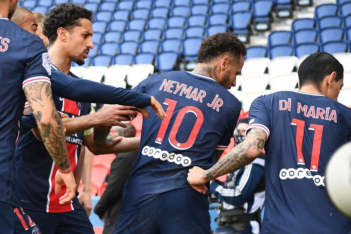 Neymar Fights Footballer Djalo After Lille Beat PSG