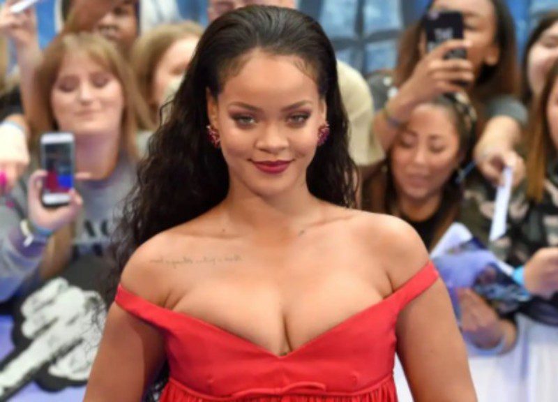 Rihanna flaunts her body in new instagram photos