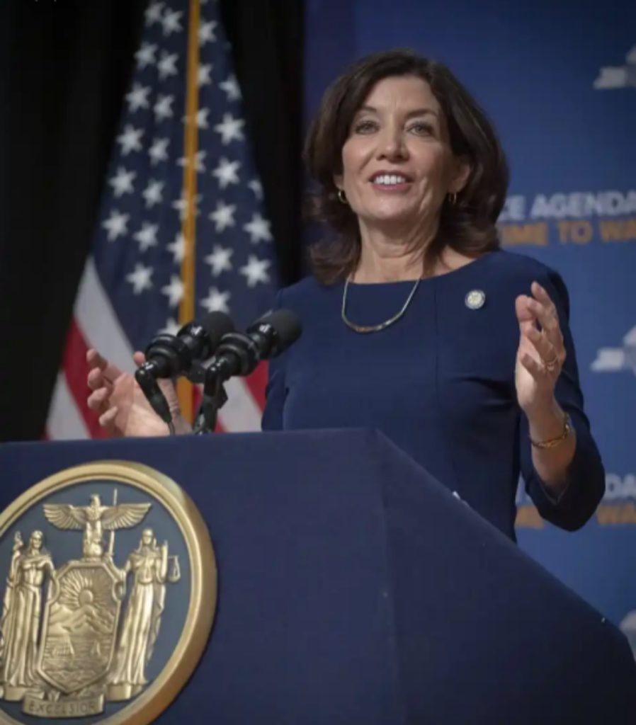 USA: New York sworn-in first female governor