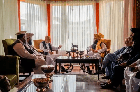 Former Afghanistan President Karzai meets with Taliban