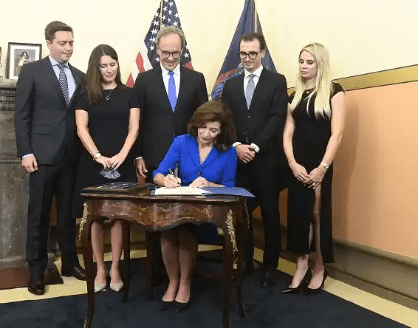 USA: New York sworn-in first female governor