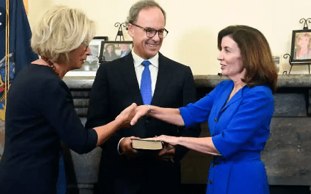 USA: New York sworn-in first female governor