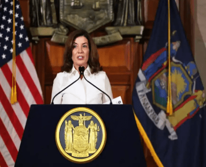 USA: New York sworn-in first female governor