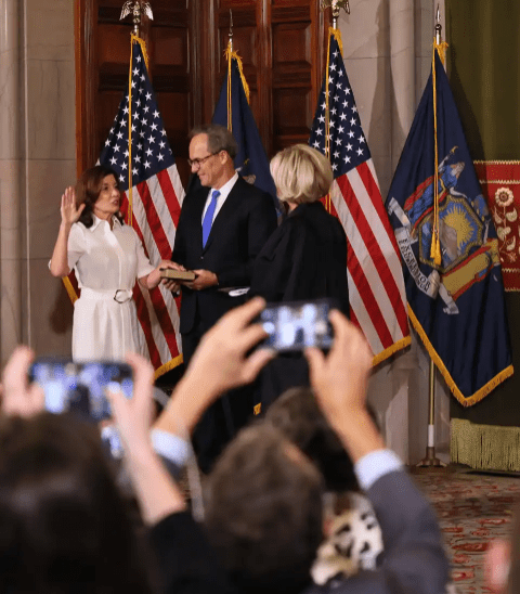 USA: New York sworn-in first female governor