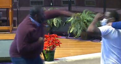 USA: Fight breaks out in church while Pastor was preaching (video)