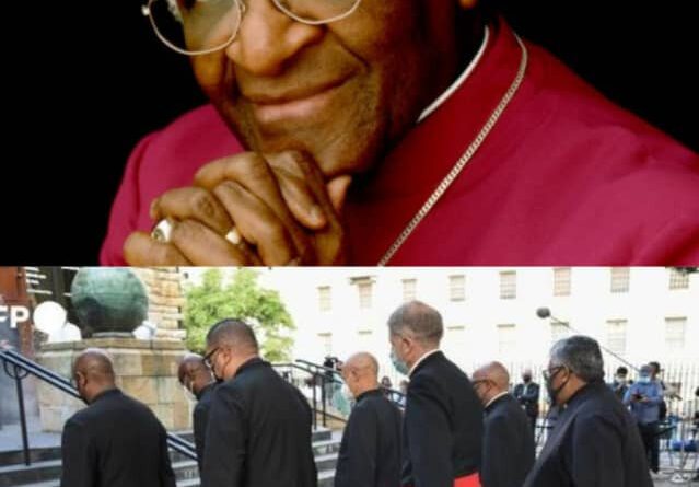 South Africa: Desmond Tutu's body lies in state in his old cathedral (photos)