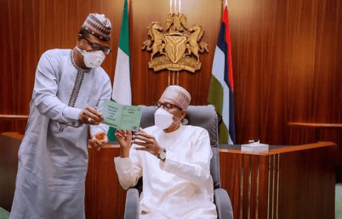 Nigeria: President Muhammadu Buhari receives COVID19 vaccine booster shot (photos)