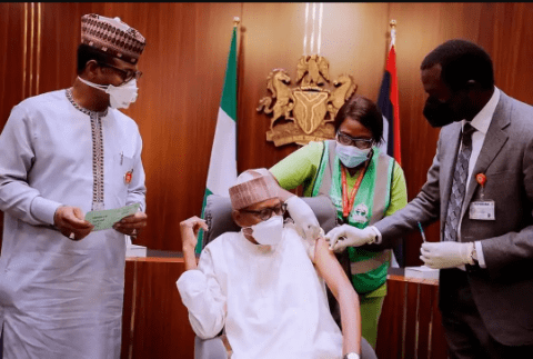 Nigeria: President Muhammadu Buhari receives COVID19 vaccine booster shot (photos)