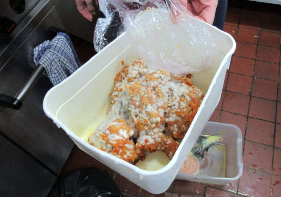 UK: Man arrested for selling decayed chicken