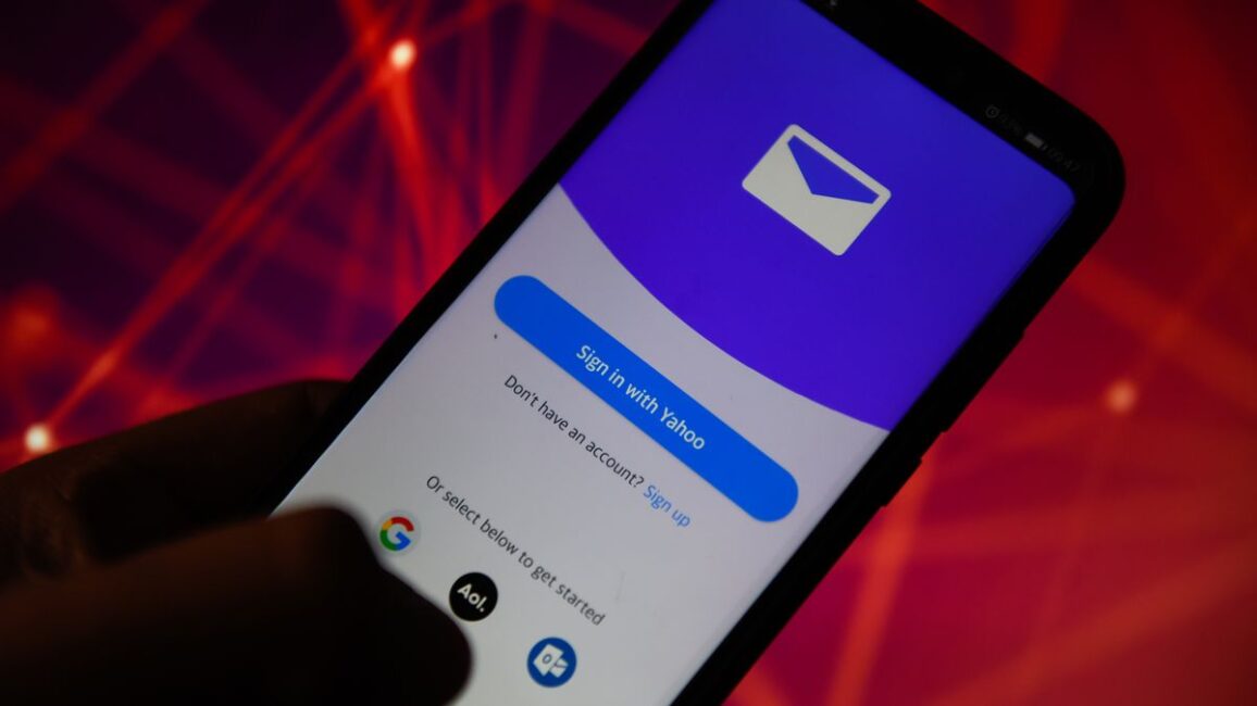 Breaking News: Popular Yahoo Mail down