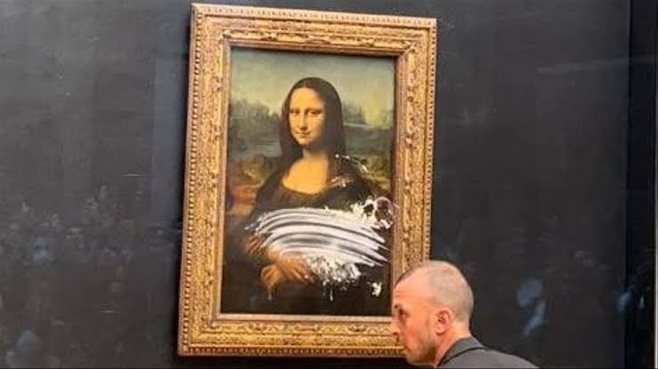 Louvre Museum: Angry tourist throws pie at Monalisa