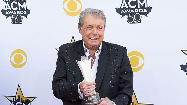 Country singer Mickey Gilley dies