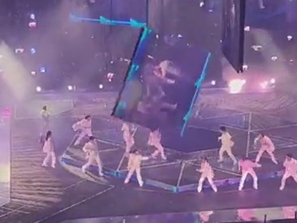 Horrific moments when 'Concert-Video' monitor falls during show in Hong Kong crushing dancers below