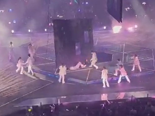 Horrific moments when 'Concert-Video' monitor falls during show in Hong Kong crushing dancers below