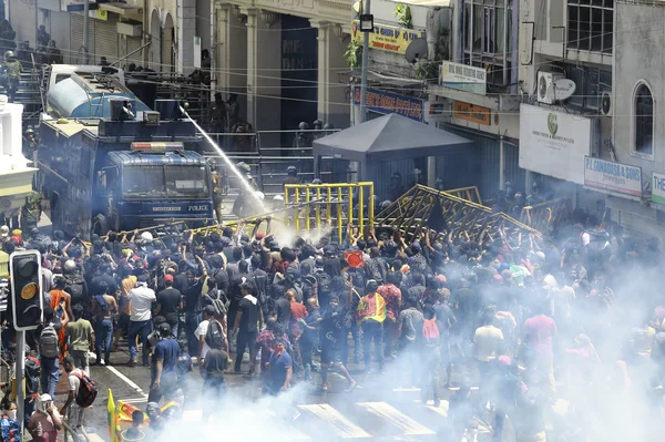 Watch!!: Angry Sri Lanka Protesters have broken into the private residence of Prime Minister Ranil Wickremesinghe and have set it on fire - photos & video