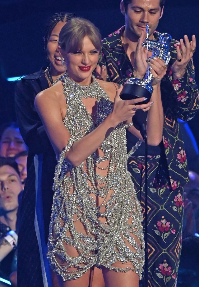 VMAs 2022: Taylor Swift announces new album ‘Midnights’