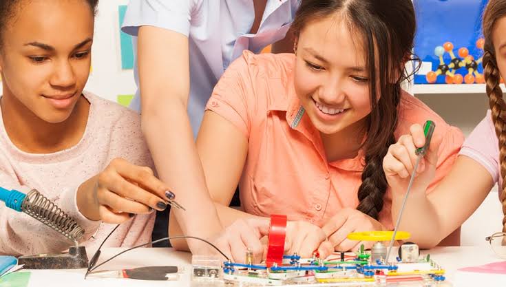 How Girls Can Be Encouraged in STEM Learning