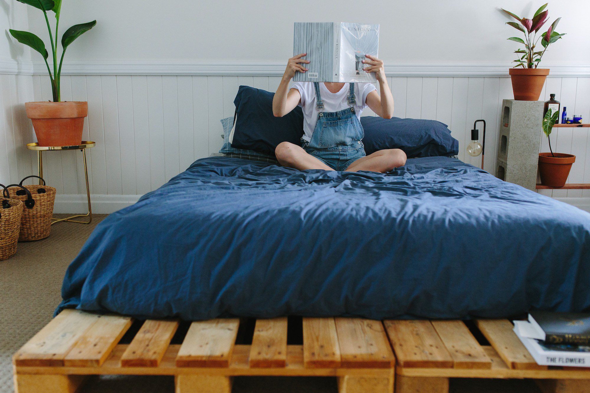 DIY: How to Make a Wooden Pallet Bed