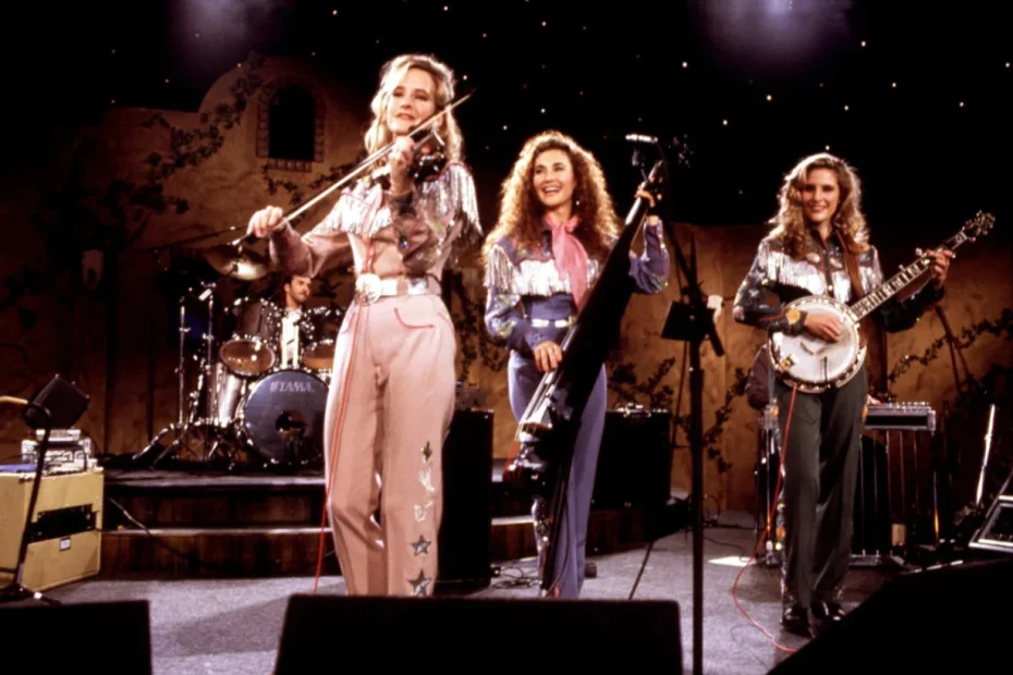Laura Lynch, founding member of The Dixie Chicks, dies in car crash in Texas