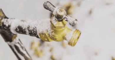 how to keep outdoor water pipes from freezing DIY