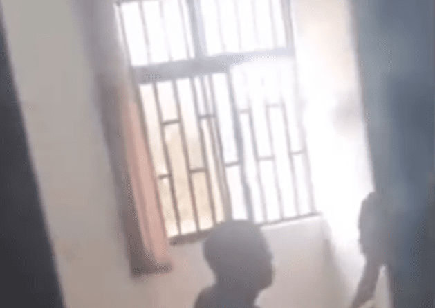 Alleged Uniport lecturer caught on camera s£xually harass!ng his student